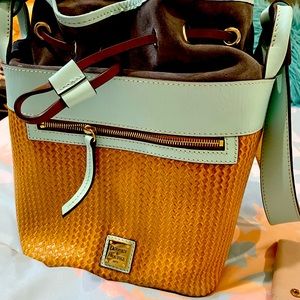 Mint Leather Dooney & Bourke Shoulder Bag like new